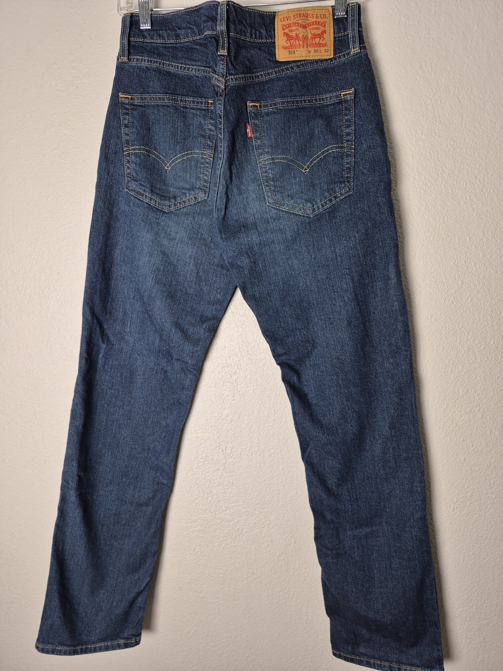 Levi's 514  Mens Straight Leg Dark Blue Denim Jeans. Size W30 L32